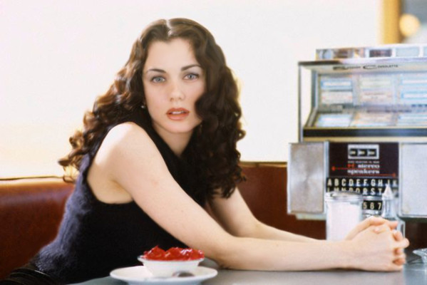 Mia Kirshner pic #54068