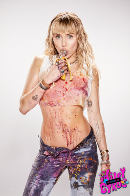 Miley Cyrus pic #1159392