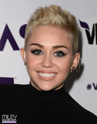 Miley Cyrus pic #564405