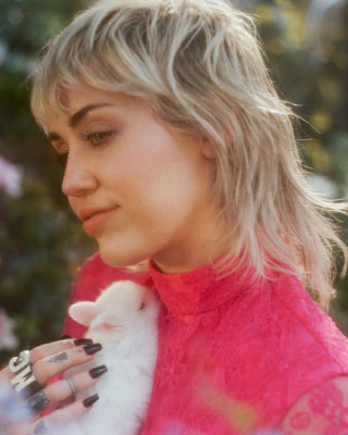 photo 4 in Miley Cyrus gallery [id1276745] 2021-10-21 00:00:00