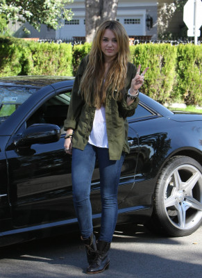 photo 26 in Miley Cyrus gallery [id323652] 2011-01-04 00:00:00