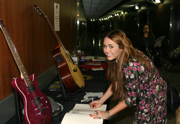 photo 17 in Miley gallery [id343599] 2011-02-22 00:00:00