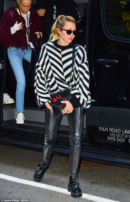 Miley Cyrus pic #1003625