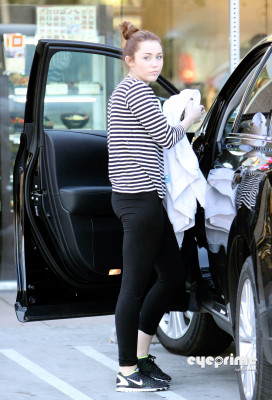 photo 3 in Miley Cyrus gallery [id354600] 2011-03-11 00:00:00