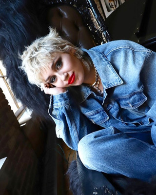 Miley Cyrus pic #1287570