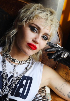 photo 21 in Miley Cyrus gallery [id1286618] 2021-12-16 00:00:00