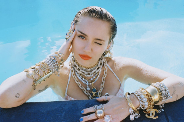 Miley Cyrus pic #1118412