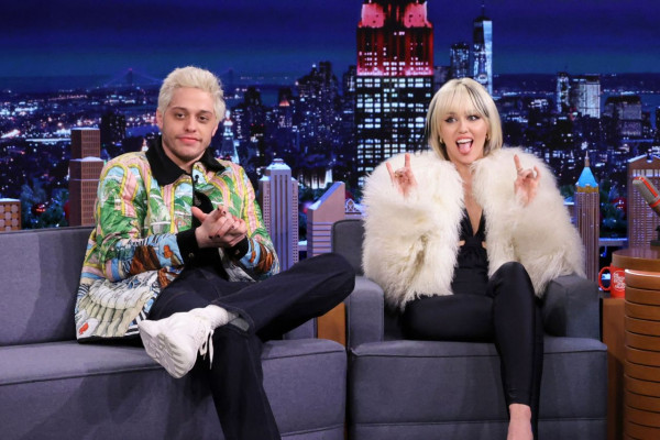 photo 4 in Miley Cyrus gallery [id1287578] 2021-12-16 00:00:00