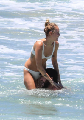 Miley Cyrus pic #998809