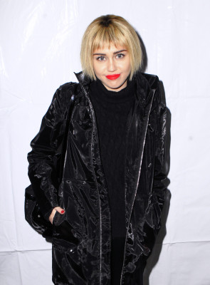 Miley Cyrus pic #653176
