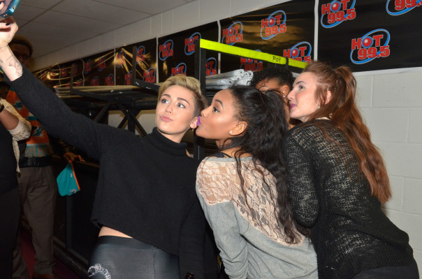Miley Cyrus pic #655659