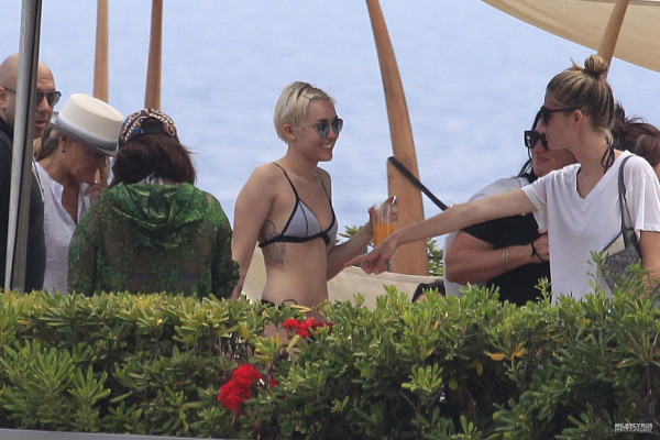 Miley Cyrus pic #711674