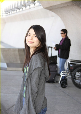 photo 29 in Miranda Cosgrove gallery [id360498] 2011-03-23 00:00:00