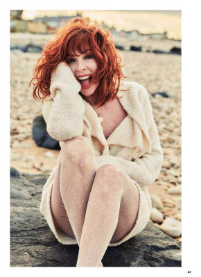 photo 3 in Mylene Farmer gallery [id1364431] 2025-01-24 00:00:00