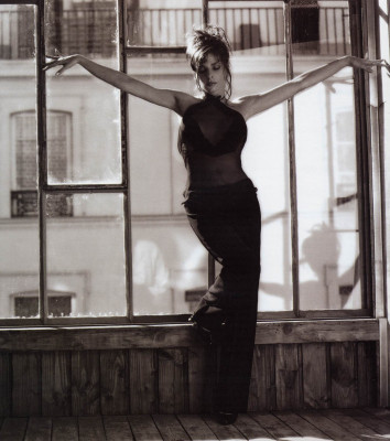 photo 13 in Mylene Farmer gallery [id14810] -0001-11-30 00:00:00