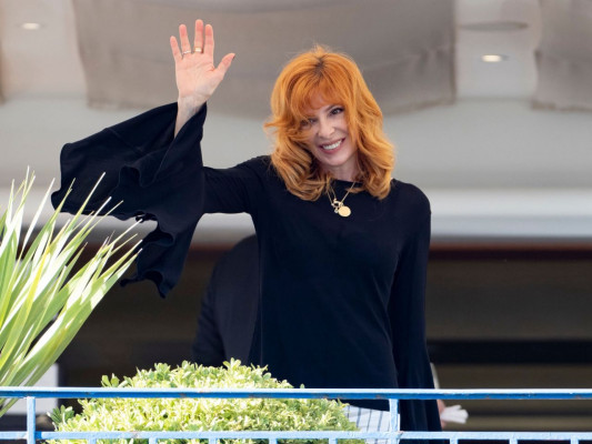 photo 28 in Mylene Farmer gallery [id1305535] 2022-07-18 00:00:00
