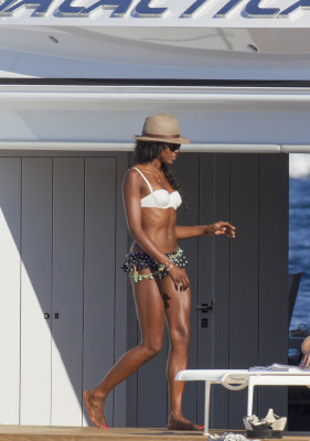 photo 24 in Naomi Campbell gallery [id628032] 2013-08-28 00:00:00