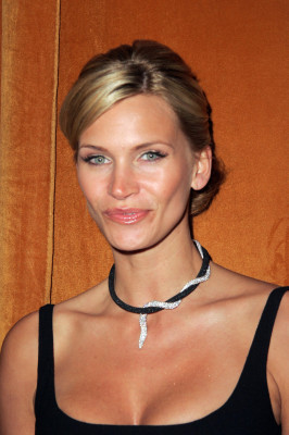 Natasha Henstridge pic #43284