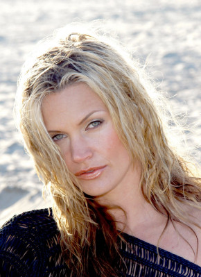 Natasha Henstridge pic #1334373