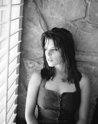 Neve Campbell pic #116475