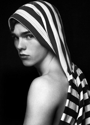 Nicholas Hoult pic #711811