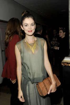 Nora Zehetner pic #683352