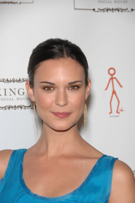 Odette Yustman pic #388861