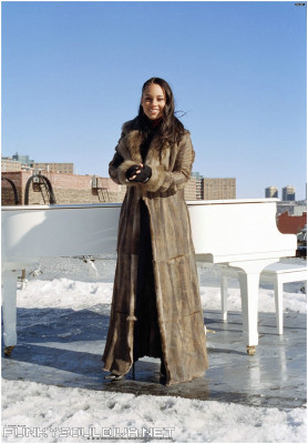 photo 22 in Alicia Keys gallery [id42494] -0001-11-30 00:00:00