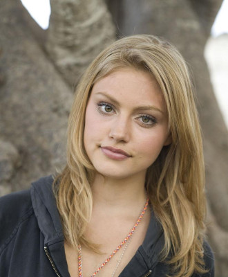 Phoebe Tonkin pic #476094