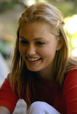 Phoebe Tonkin pic #484322