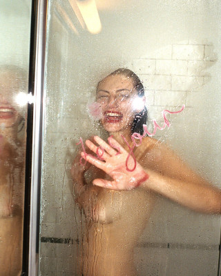 Phoebe Tonkin pic #1249106