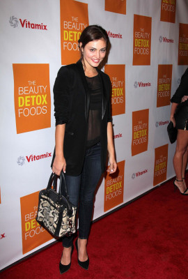 Phoebe Tonkin pic #624565