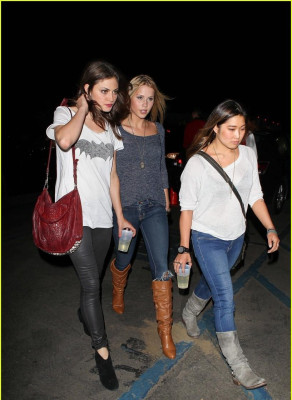 Phoebe Tonkin pic #630286