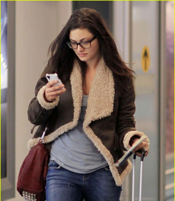 Phoebe Tonkin pic #478370