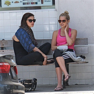Phoebe Tonkin pic #498984