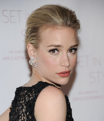 photo 13 in Piper Perabo gallery [id347126] 2011-02-22 00:00:00