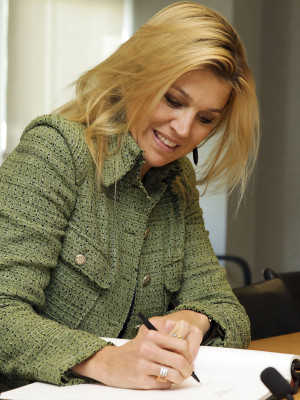 Queen Maxima of Netherlands pic #622368