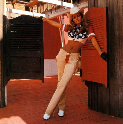 Raquel Welch pic #101576