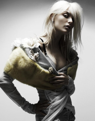 Rie Rasmussen pic #437653