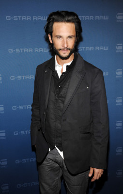 photo 6 in Rodrigo Santoro gallery [id331750] 2011-01-25 00:00:00