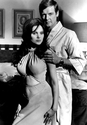 photo 7 in Roger Moore gallery [id329065] 2011-01-18 00:00:00