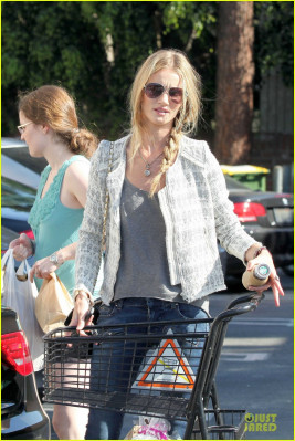 Rosie Huntington-Whitely pic #569068