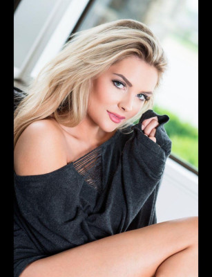 Sarah Harris pic #817445