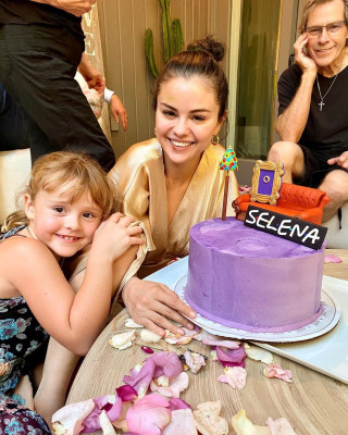 Selena Gomez pic #1266536