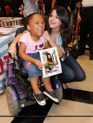Selena Gomez pic #220001