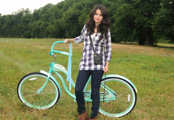 Selena Gomez pic #421179