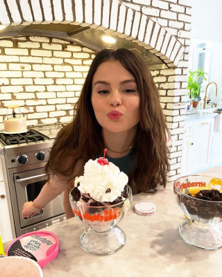 Selena Gomez pic #1276628