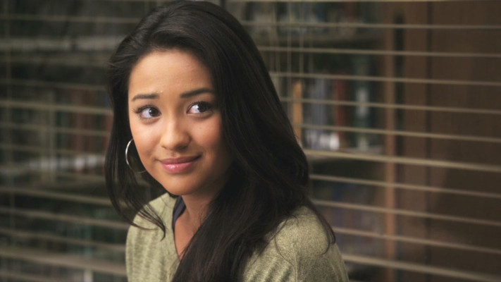 Shay Mitchell pic #779413