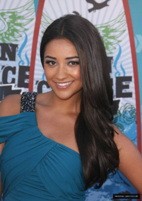 Shay Mitchell pic #774293