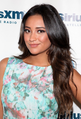 Shay Mitchell pic #496581